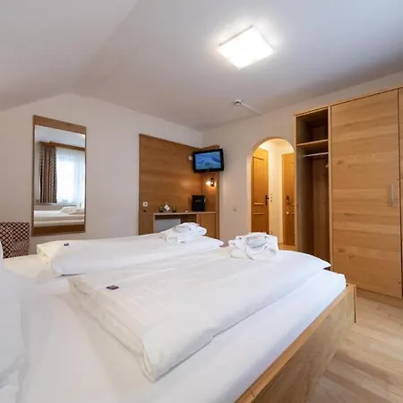 Hotel Schroeckerhof 4*